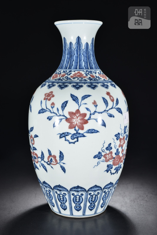 清乾隆 青花釉里红花卉纹瓶 - 图3